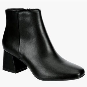 Steve Madden Black Leather Block Heel Ankle Boots
